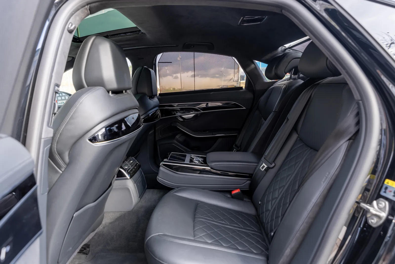 Audi A8 enterijer detalj