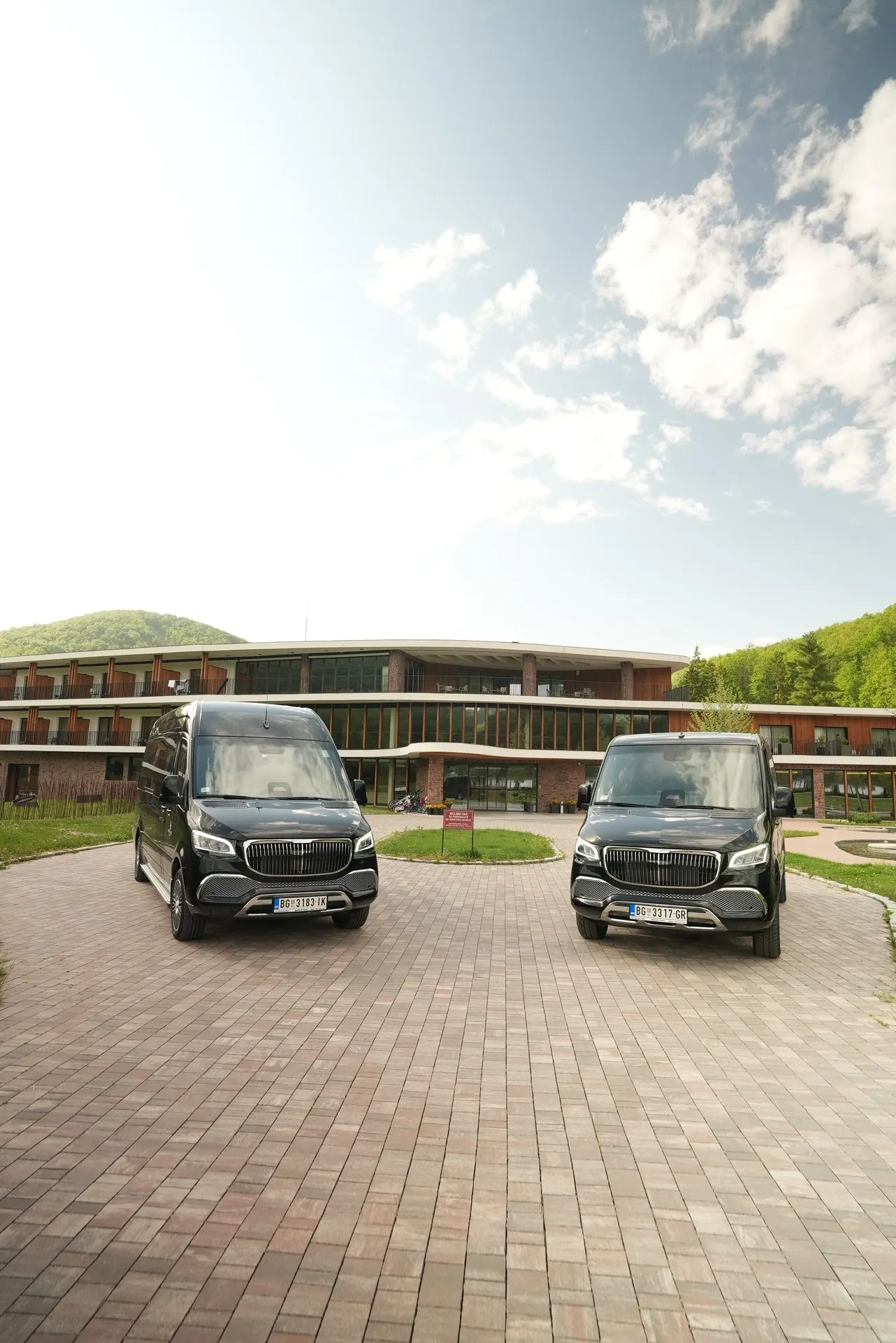 Long-term rental of Mercedes-Benz vehicles with a chauffeur